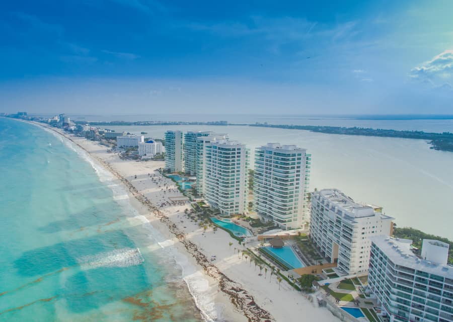 Photo: dronepicr · CC BY 2.0 · via Wikimedia Commons Cancún — All-inclusive favorite